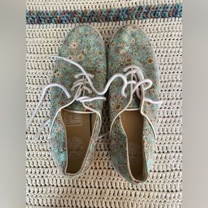 Etnies floral sneakers (great condition! Rare!)
